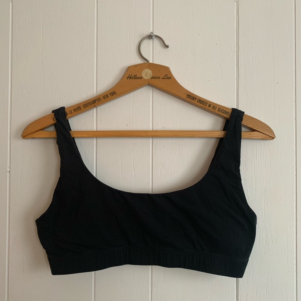 Everlane Tank Bra in black